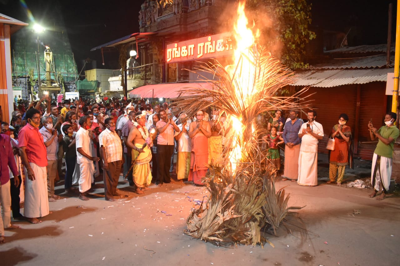 கார்த்திகை தீப திருநாள்: ஈரோடு மாவட்ட கோயில்களில் சிறப்பு வழிபாடு