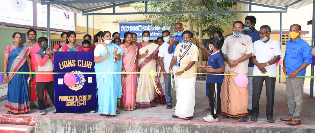 சந்தைபேட்டை அரசு மகளிர் மேனிலைப்பள்ளியில் லயன்ஸ் சங்கம் சார்பில் கட்டப்பட்ட  கலையரங்க மேடை திறப்பு