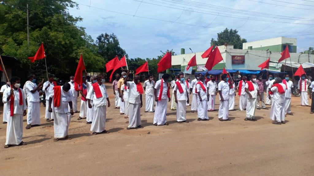 ஹைட்ரோகார்பன் எடுக்க முயற்சிக்கும் மத்திய அரசைக் கண்டித்து விவசாயிகள் சங்கத்தினர் ஆர்ப்பாட்டம்.