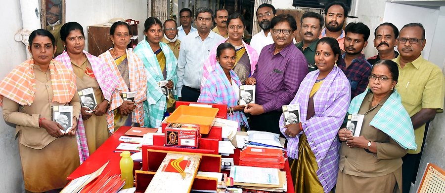 மரம் நண்பர்கள்  சார்பில்  புதுக்கோட்டை தலைமை தபால்நிலையத்தில் உலக மகளிர் தின கொண்டாட்டம் 