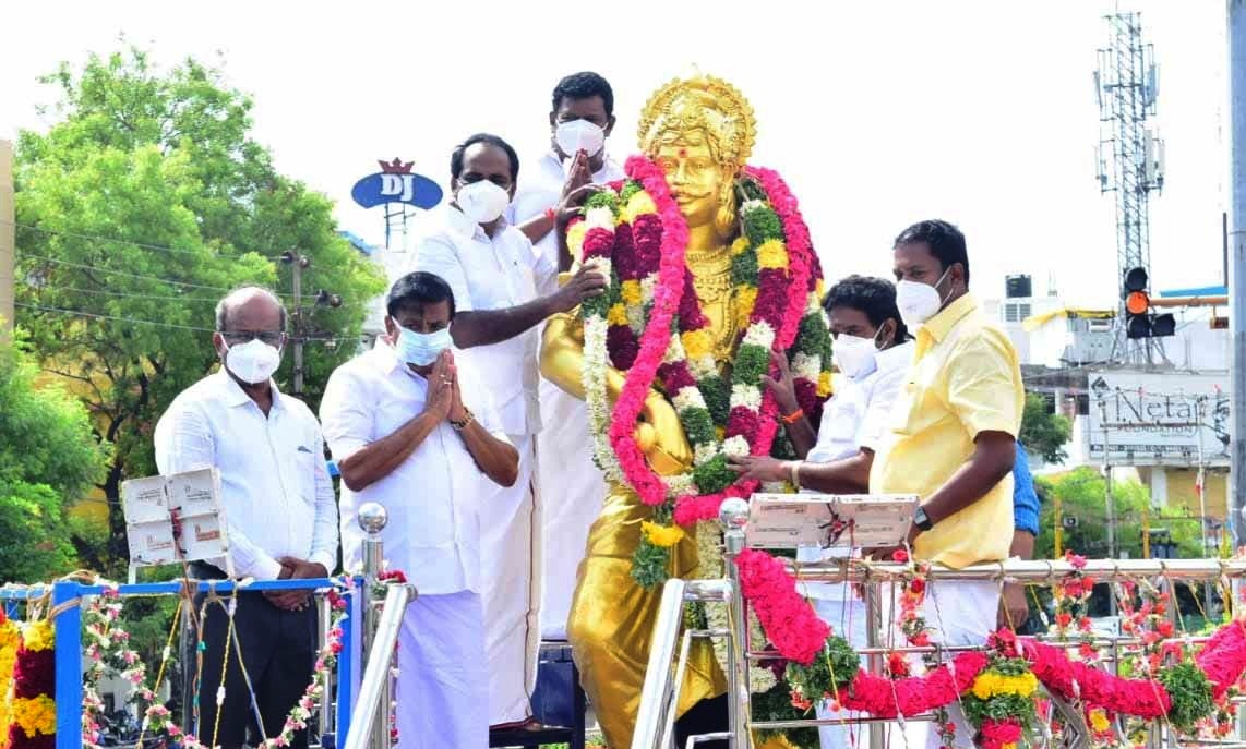 பேரரசர் பெரும்பிடுகு முத்தரையர் சிலைக்கு அமைச்சர்கள் மாலை அணிவிப்பு.