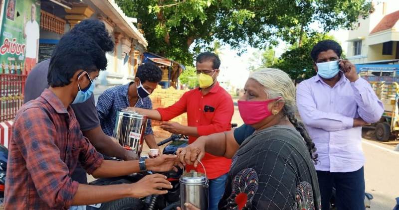 புதுக்கோட்டை நகரில் சிபிஎம் சார்பில் பொதுமக்களுக்கு கபசுரக்குடிநீர் வினியோகம்