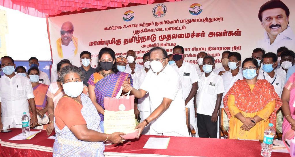 முதலமைச்சரின்  போர்க்கால நடவடிக்கையால் கோவிட் நோய் தொற்று 70 சதவீதத்திற்கு மேல் குறைந்துள்ளது: அமைச்சர் ரகுபதி பேச்சு