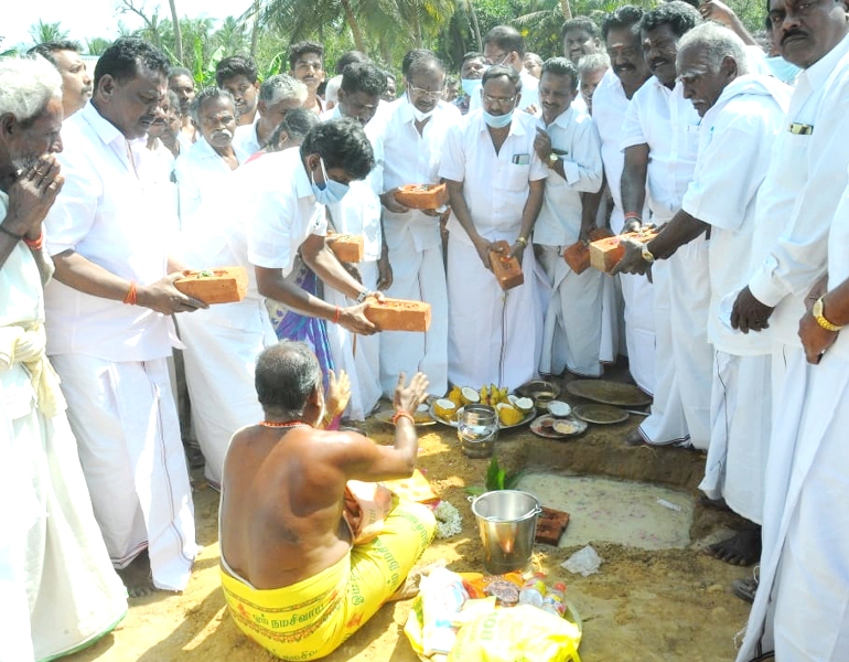 புதுக்கோட்டை மாவட்டம், மேற்பனைக்காட்டில் ரூ.75 லட்சத்தில்  சுயஉதவிக்குழு கட்டிடத்திற்கு அமைச்சர் விஜயபாஸ்கர் அடிக்கல் 